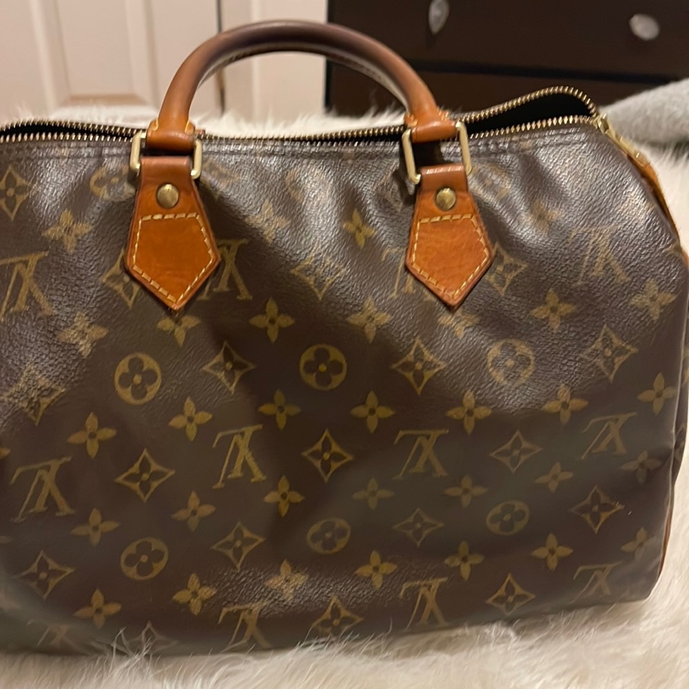 Louis Vuitton Speedy 35 bag in very good condition. Iconic and Legendary